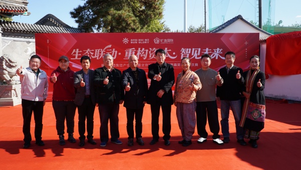 合影2 600.jpg